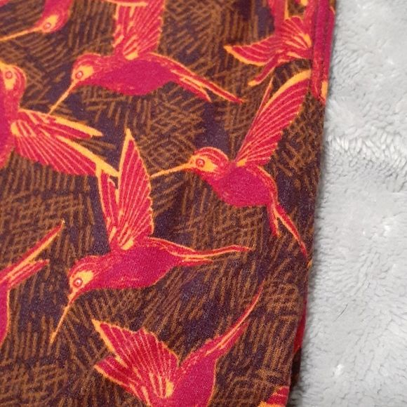 LuLaRoe Hummingbird Leggings Red One Size NWOT - Picture 2 of 4